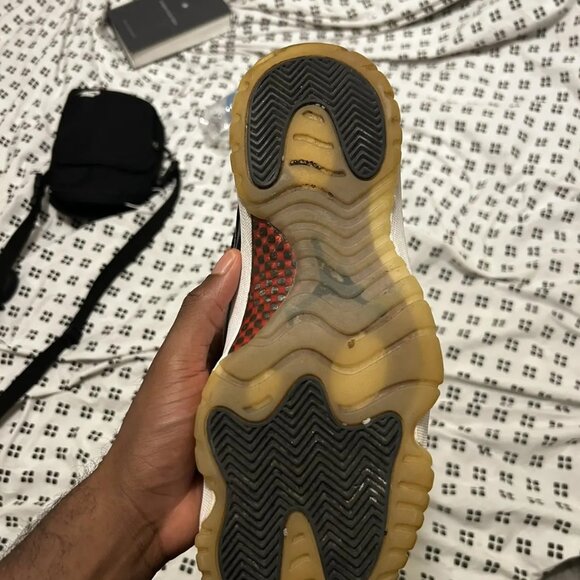 Air Jordan 11 Retro - Picture 6 of 8
